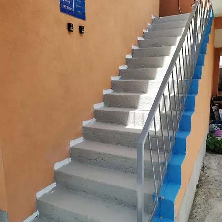 Zrno * Makarska
